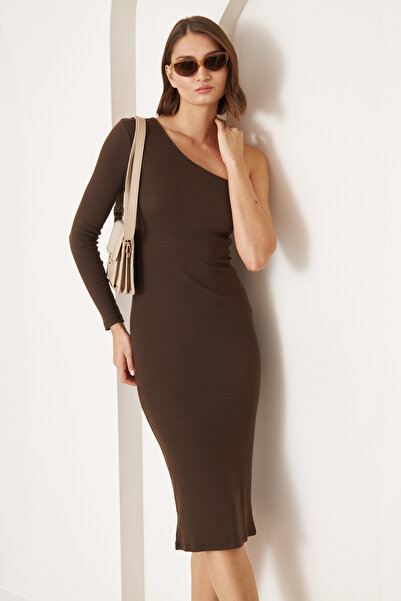 KİM Kİ O ЖЕНСКА ПЛЕТЕНА РОКЛЯ С ЕДИН РЪКАВ И ПИВЧЕСТО КАФЯВО ПЛЕТЕНЕ