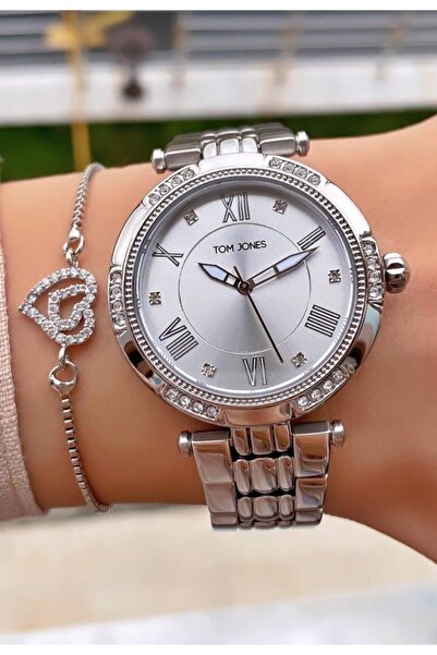 Tom Jones ساعة يد نسائية فضية اللون مقاومة للماء - هدية سوار