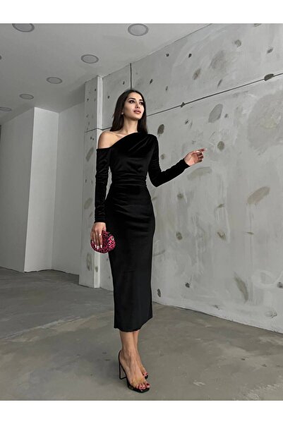 Butik Beyza Omuz Açık Büzgülü Kadife Elbise