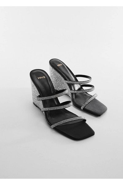 MANGO Woman Sandalen mit Keilabsatz und Strasssteinen