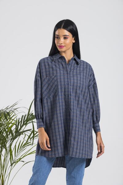 GÜLSEN SARIÇAM Büyük Beden Oversize Oduncu Midi Boy Cepli Gömlek Lacivert Kre...