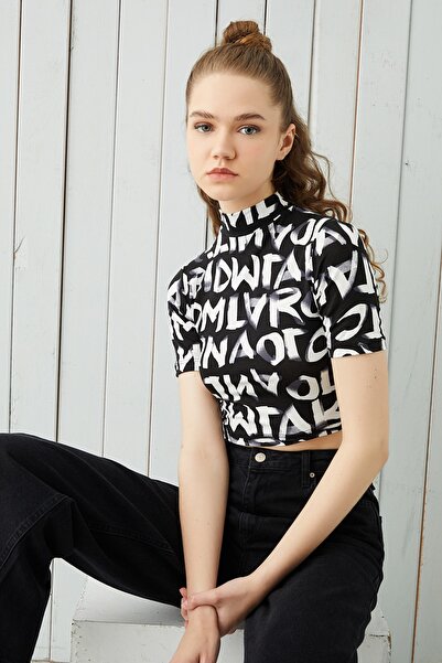 Bipantolon Women's Black Letter Patterned Short Sleeve Crop
