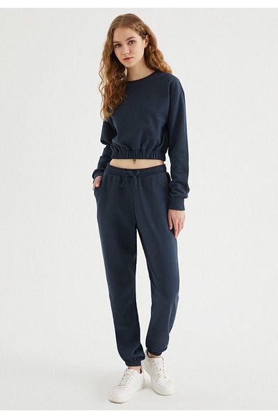 WESTMARK LONDON Women's Navy Blue Regular Fit Crop Sweatshirt