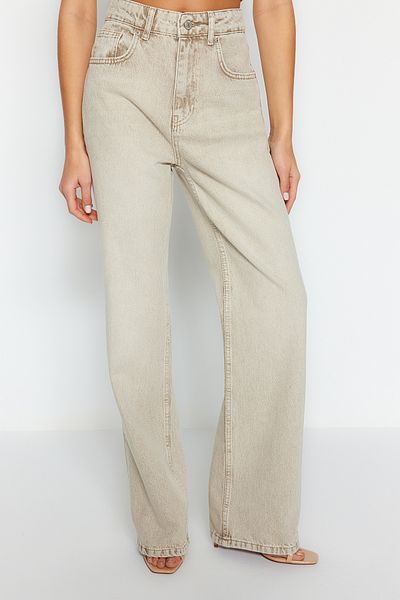 Trendyol Collection Beige Vintage-Jeans mit normaler Taille und weitem Bein und verblasstem Effekt TWOSS24JE00011