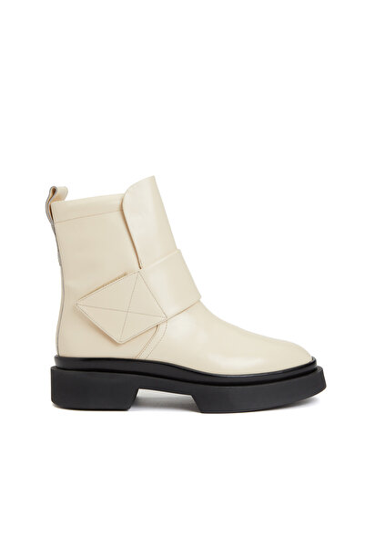 Dıvarese Kırık Beyaz Kadın Deri Bot