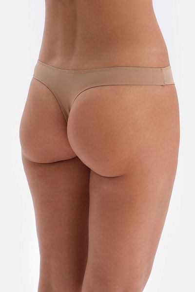 Dagi Premium-Basic-Tanga mit dunkler Haut und Spitzendetail