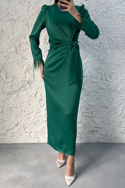 LEYUZE BUTİK Elegant Touch-Embellished Pencil Satin Hijab Evening Dress with Feather Sleeves Dark Green