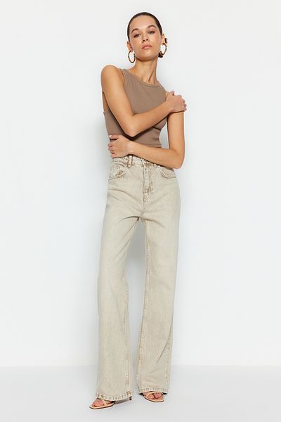 Trendyol Collection Beige Vintage-Jeans mit normaler Taille und weitem Bein und verblasstem Effekt TWOSS24JE00011