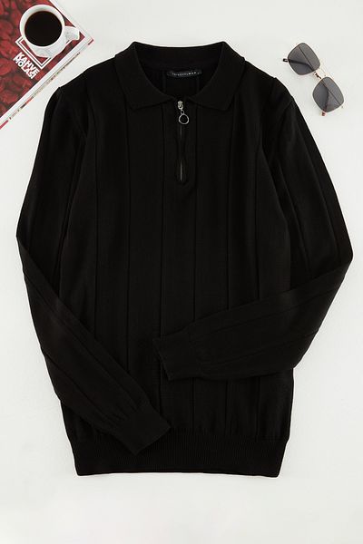 Trendyol Collection Schwarzer Slim-Fit-Strickpullover aus Baumwolle mit Polokragen und Reißverschluss TMNAW21KZ0774