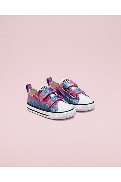 Girls pink 2025 converse sneakers