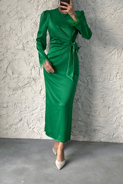 LEYUZE BUTİK Elegant Touch-Embellished Pencil Satin Hijab Evening Dress with Feather Sleeves Light Green
