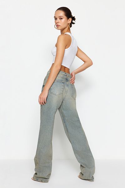 Trendyol Collection Blaue, blass wirkende Vintage-Jeans mit niedriger Taille und weitem Bein TWOSS24JE00032