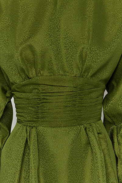 Trendyol Modest Zelené večerní šaty s balonovým rukávem s pasem se vzorem - TCTSS23DB00017