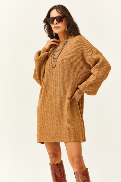 Olalook Dámske tunikové šaty s ťavou výstrihom a výstrihom s jemným textúrovaným úpletom ELB-19001802