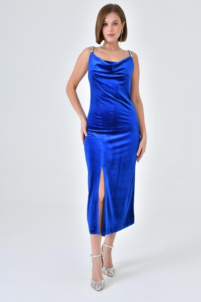 lovebox Parlak Taş Askılı Yırtmaç Detaylı Kadife Kumaş Degaje Yaka Midi Boy Saks Mavi Abiye Elbise 9333