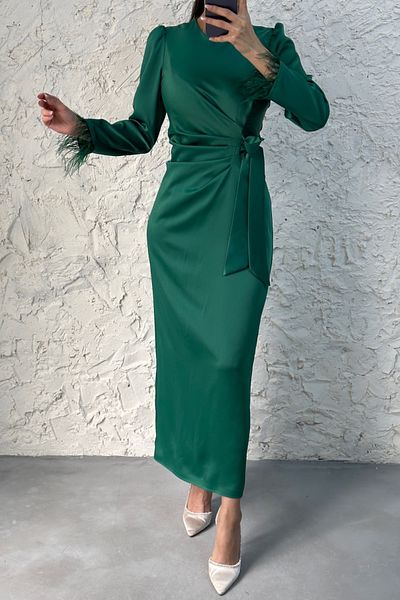 LEYUZE BUTİK Elegant Touch-Embellished Pencil Satin Hijab Evening Dress with Feather Sleeves Dark Green