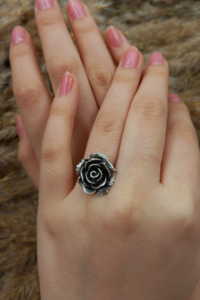 Vesaire Accessories Gül Motifli Antik Eskitme Gümüş Kaplama Ayarlanabilir Yüzük
