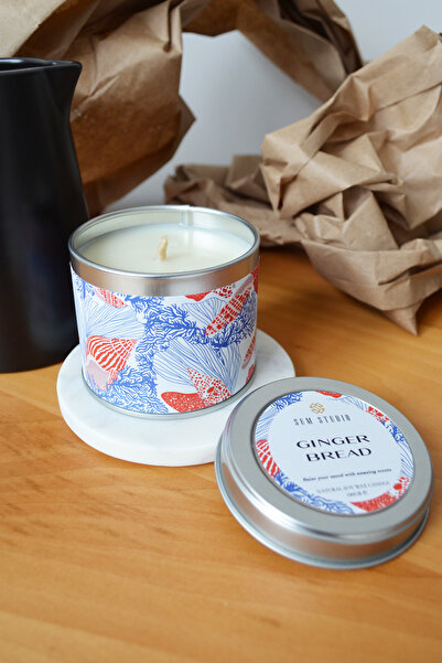 SUM STUDIO Zencefilli Kurabiye Kokulu Teneke Doğal Mum 180 gr