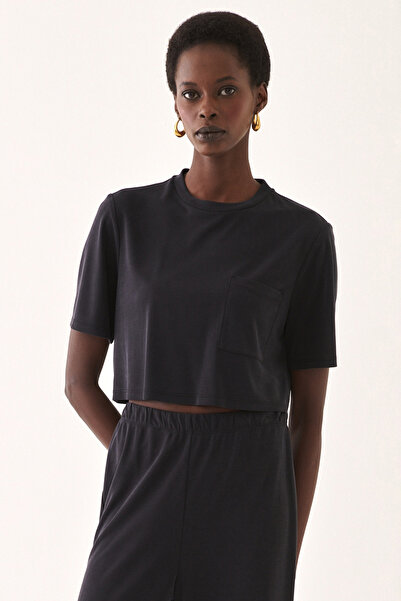 Perspective Alary Comfortable Fit Crew Neck Crop Boy Black Color Women's T-Shirt