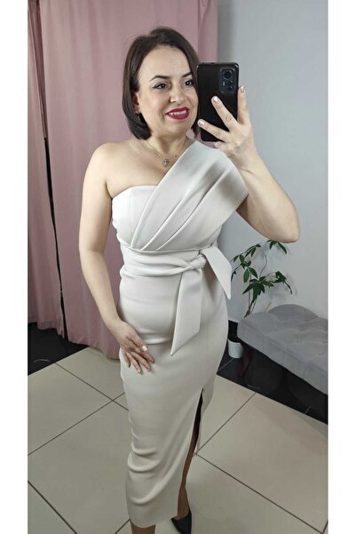 DERİNBOUTIQUE Kadın Bej Tek Omuz Bant Kol Dalgıç Kumaş Yırtmaçlı Tasarım Straplez Kalem Düğün Nişan Yılbaşı Elbise