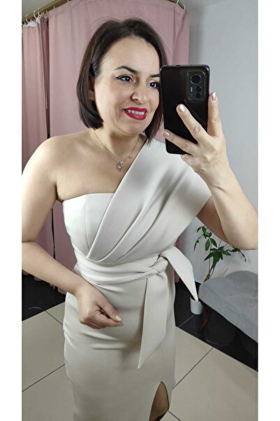 DERİNBOUTIQUE Kadın Bej Tek Omuz Bant Kol Dalgıç Kumaş Yırtmaçlı Tasarım Straplez Kalem Düğün Nişan Yılbaşı Elbise