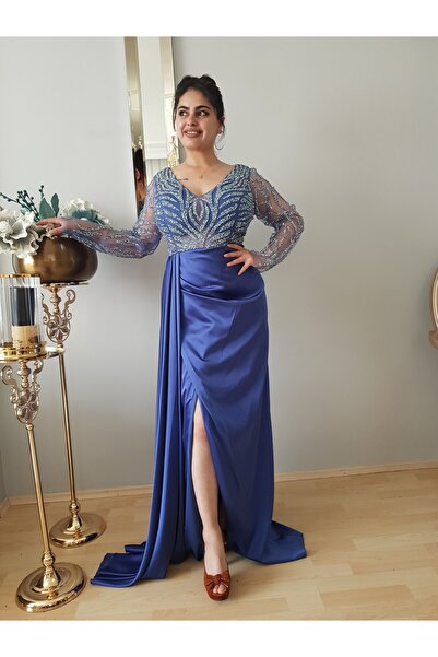 FERGAN KADIN MAVİ UZUN KOL YIRTMAÇ DETAYŞI PUL PAYET İŞLEME DRAPELİ BÜYÜK BENDEN TASARIM ABİYE ELBİSE