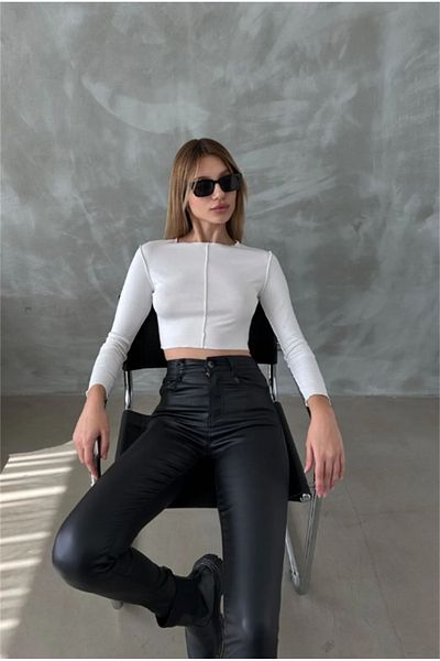 MADAME MELEK Μακρυμάνικο εκρού Crop με ραφές και Lycra