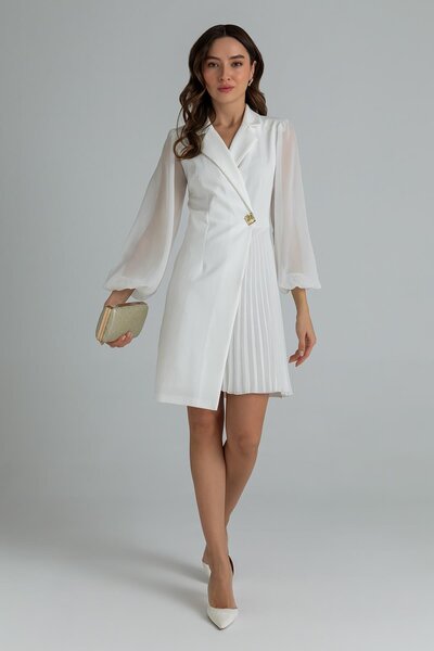 lovebox Λευκό βραδινό φόρεμα με πλισέ φούστα, μανίκια γιακά με διπλό στήθος και λεπτομέρεια από τούλι 24K2169