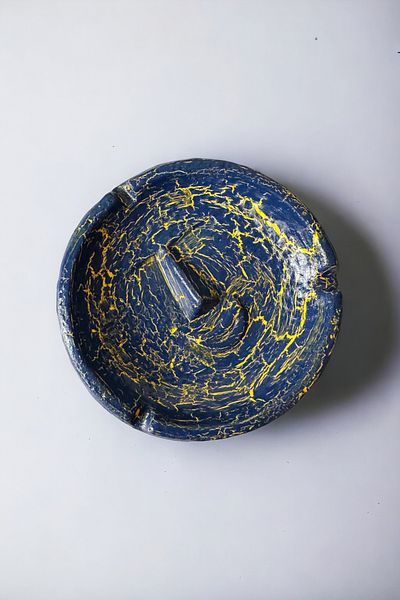 Paradise Work Large Size Ashtray with Special Cracking Pattern