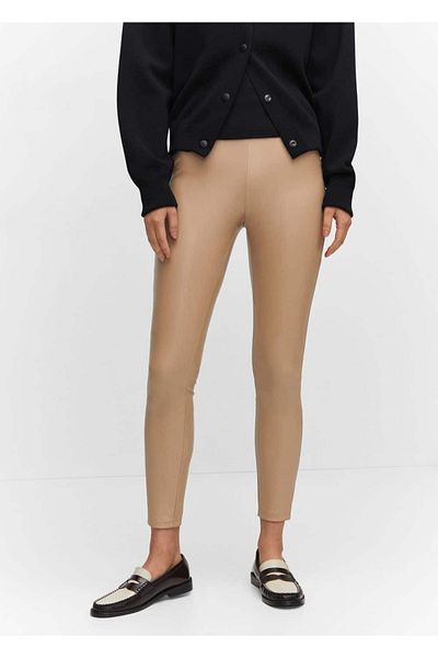 MANGO Woman Bequeme Leggings in Lederoptik