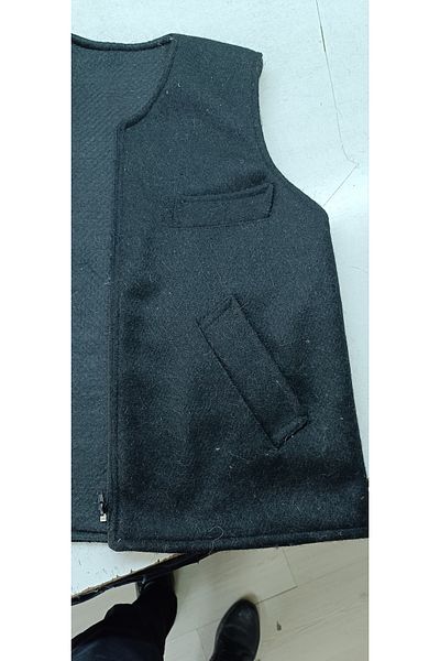 hungisa Black Felt Vest