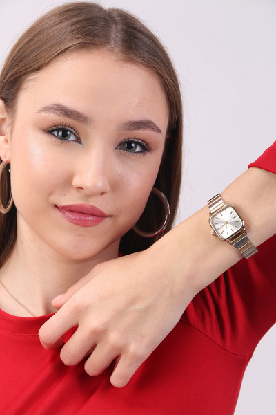 pierrose الحد الأدنى خمر مربع نمط الفضة الذهب شريط ساعة اليد النسائية