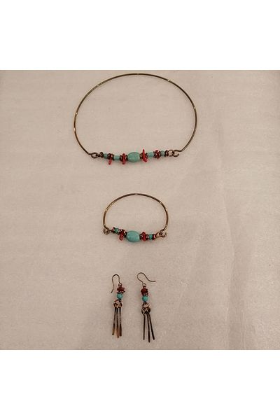 Butik Tülin قلادة نسائية أصلية مصنوعة يدويًا من الحجر الطبيعي باللون الفيروزي المرجاني وقلادة وسوار وأقراط مكونة من ثلاث قطع مصنوعة في الهند