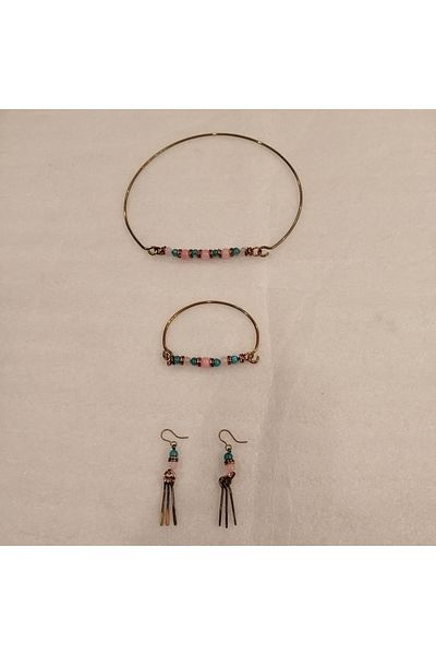 Butik Tülin طقم نسائي أصلي مصنوع يدويًا من حجر الكوارتز الطبيعي والعقيق الوردي والأرز الأزرق وقلادة وسوار وأقراط مكون من ثلاث قطع
