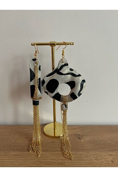 AGG TASARIM Black Patterned Gold Chain Earrings