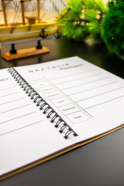 Red Whiter Weekly Planner Notebook Designed interior Leaves 14x20 cm Paperback Spiral Notebook