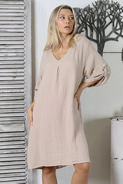 Chiccy Bej V Yaka Düğmeli 3/4 Kol Müslin Comfort Dokuma Geniş Kesim Elbise