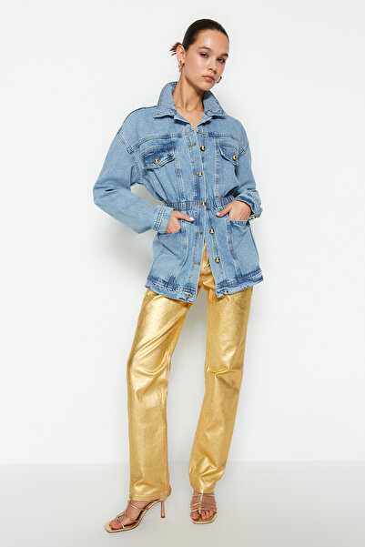 Trendyol Collection Jachetă de blugi lungă supradimensionată, albastru deschis, cu talie elastică, cu nasturi aurii TWOSS24CE00013