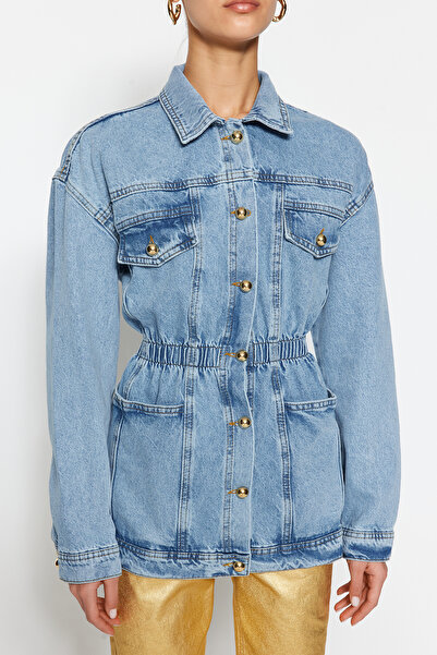 Trendyol Collection Jachetă de blugi lungă supradimensionată, albastru deschis, cu talie elastică, cu nasturi aurii TWOSS24CE00013