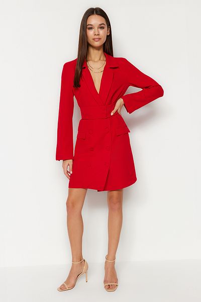 Trendyol Collection Rotes gewebtes Mini-Jackenkleid mit Gürtel und Knopfdetail TWOAW24EL00497