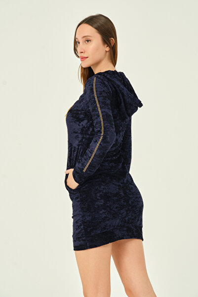 İntensive Cepli Kapüşonlu Taş Detaylı Kadife Uzun Kollu Kısa Elbise