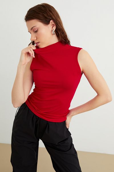 Hür Women's Red Sleeveless Blouse