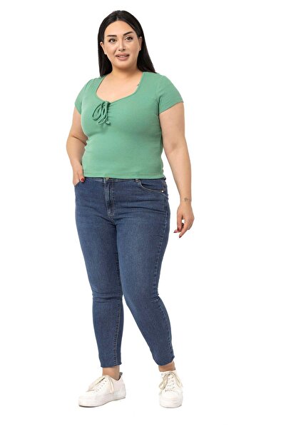 DISENTIS MODEST Plus Size Half Sleeve Camisole Green Body with Lacing Detail on the Chest