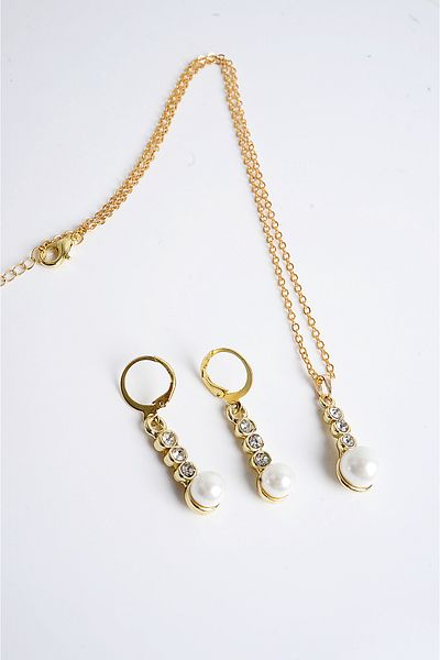 EUROMODA Pearl and Zircon Stone Gold Color Necklace Earring Set