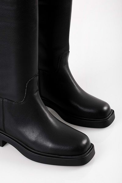 Shoeberry Schwarze Gaiza-Stiefel mit dicker Sohle und Schnalle für Damen