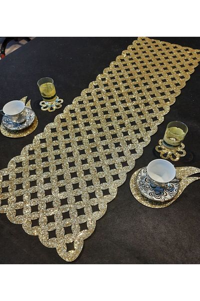 SEHARA S.leather Luminous Lux Runner. Είναι 5 τεμάχια, 1 Runner (32x99cm) και 4 τεμάχια Coffee Presentation.