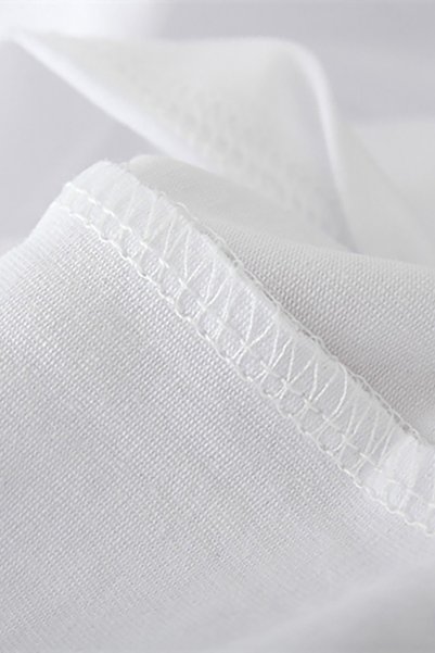 QIVI White Women's Knitted T-shirt with Bow Sign Print