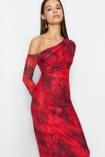 Trendyol Collection Piros mintás bélelt illeszkedő aszimmetrikus gallérral rugalmas kötött Midi ceruza ruha TWOAW24EL00947