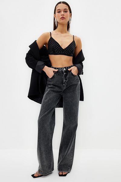 Trendyol Collection Schwarzes kurzes Bustier mit glänzendem Steindetail - TPRSS24BS00002