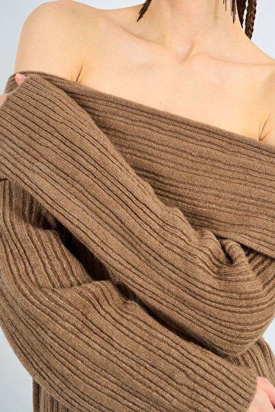 LOOSH Kadın Bej Omuz Açık Uzun Elbise